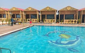 Midwaay Resort